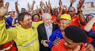 desemprego cai para 5,2%