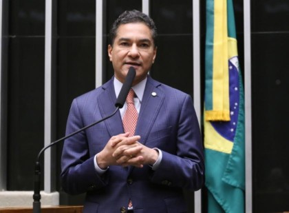 fim escala 6x1 extrema direita
