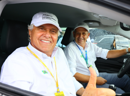 Caiado linha auxiliar de Flávio Bolsonaro