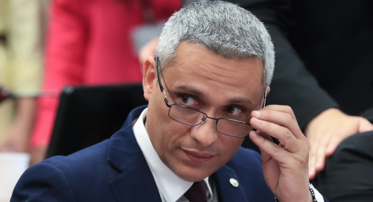 doação suspeita a Gayer