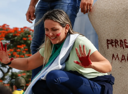 Débora do batom