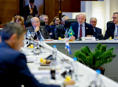 Lula lança quarta candidatura