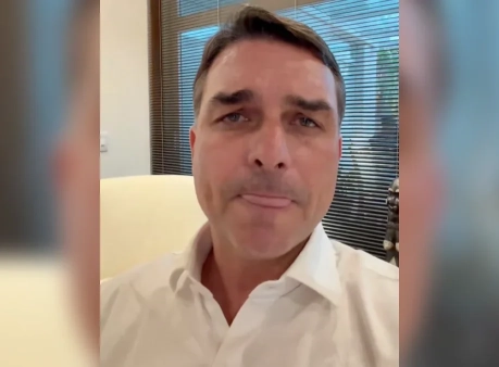 cinismo de Flávio Bolsonaro