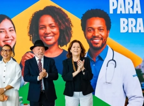 Lula inaugura dez campi