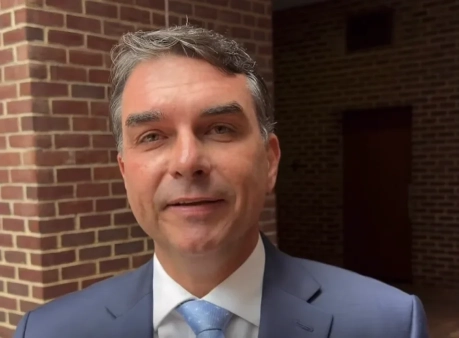 Bolsonaro pede ajuda EUA