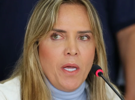Celina Leão recua