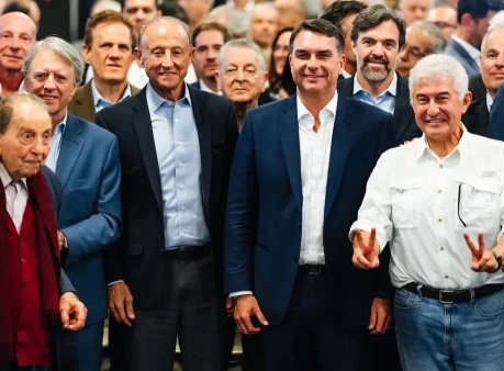Flávio Bolsonaro escala 6x1