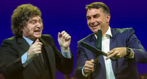 tesouraço Flávio Bolsonaro