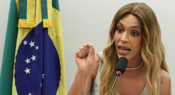 Aparecida censura Mendonça