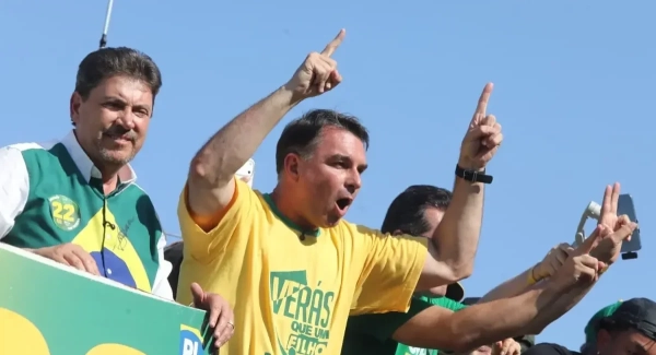 Flávio ataca CNBB
