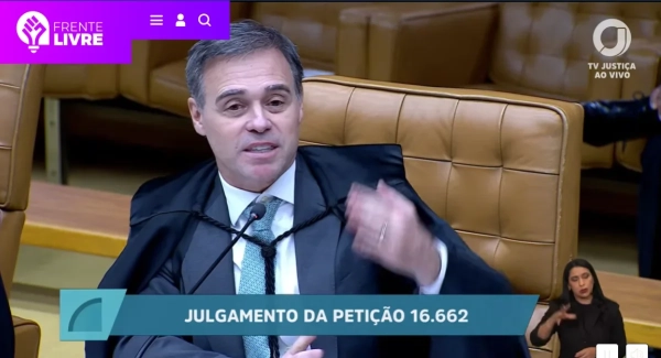 circo STF esconde Flávio Bolsonaro