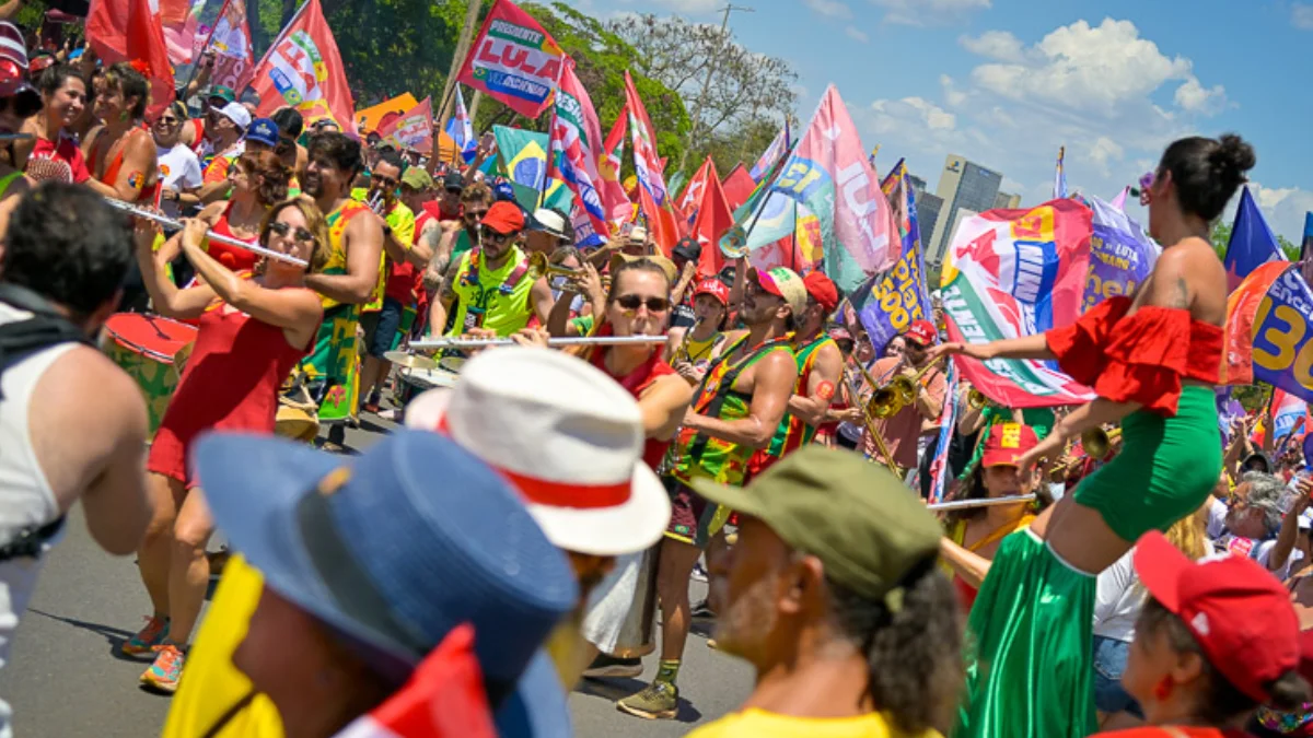 Bora Lula toma as ruas