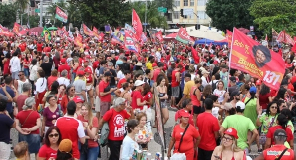 Bora Lula toma as ruas
