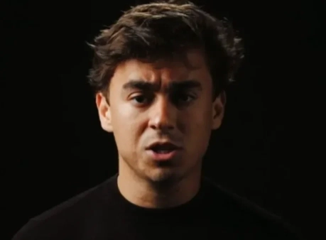 Nikolas nega lindão